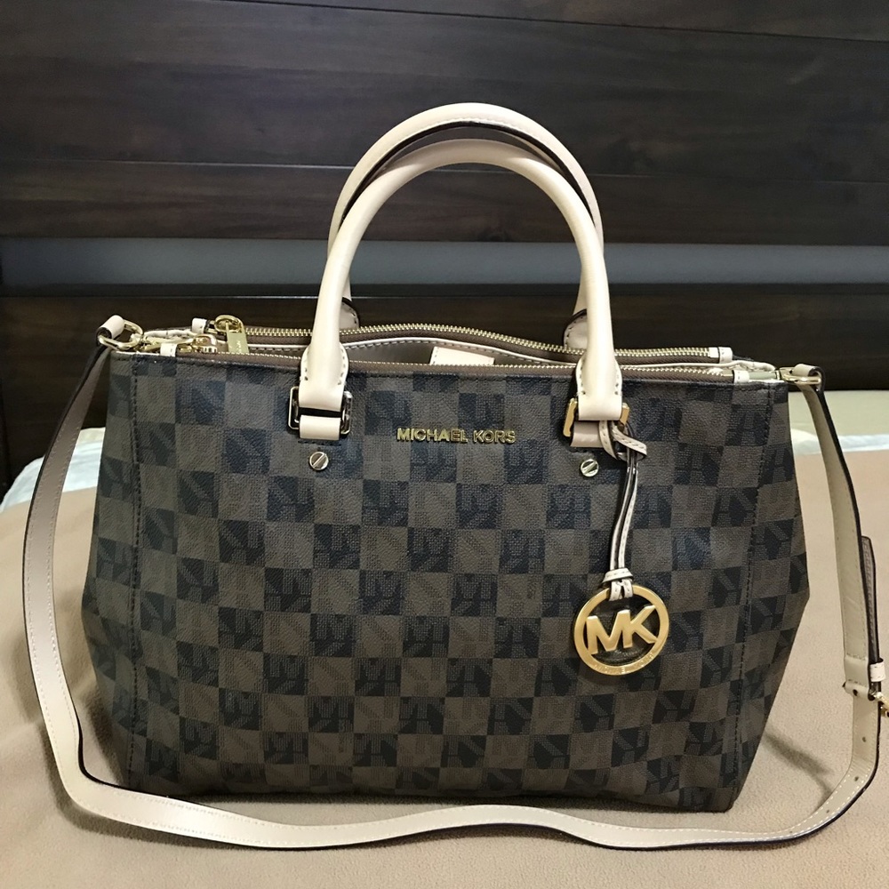 💕SOLD💕 Michael Kors Purse